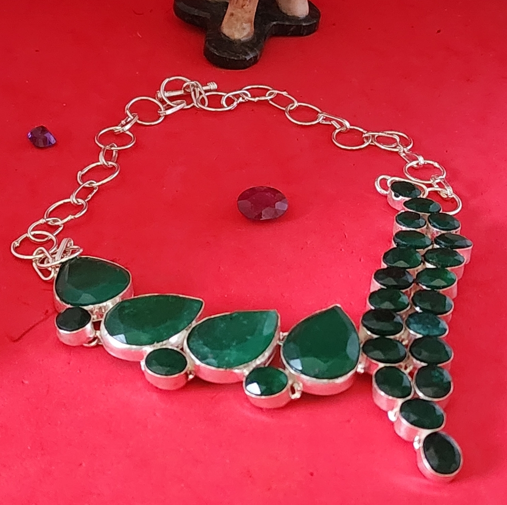 Emeralds Collar